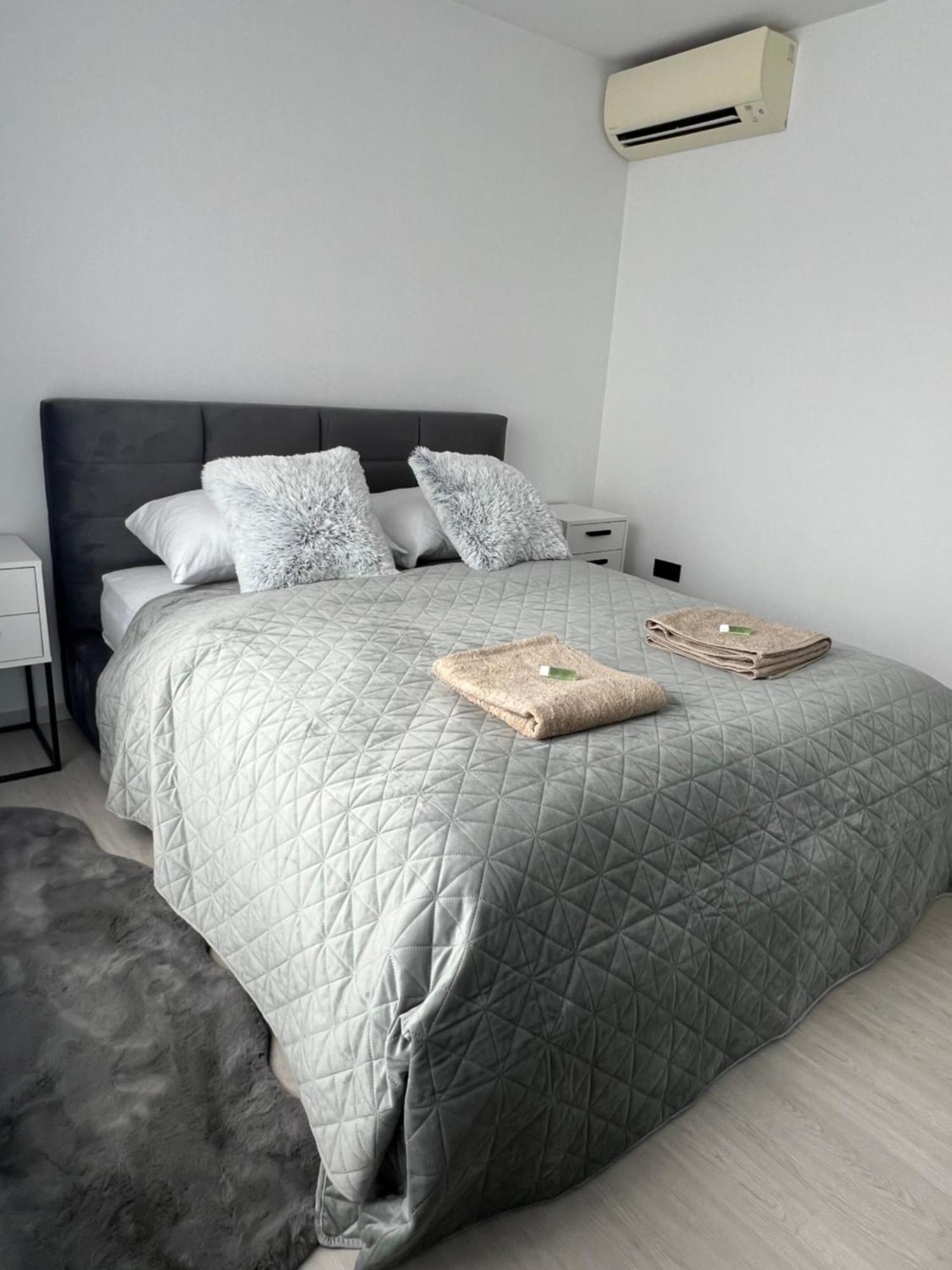 Skau Piano Family & Business Apartment Free Parking Bratislava Exterior foto